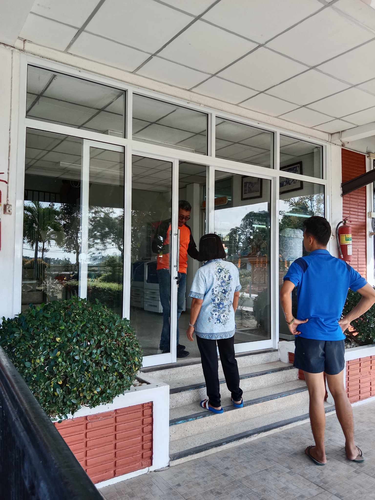 รับติดตั้งประตูเลื่อน